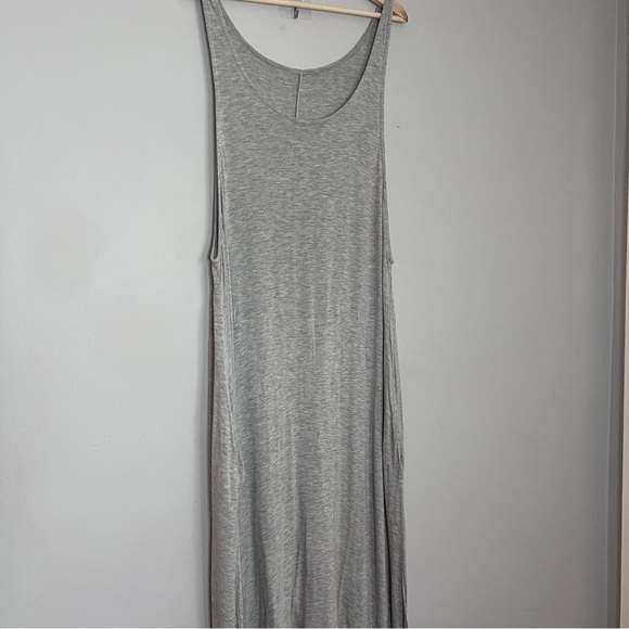 Gray Sleeveless Drop Crotch Romper with Pockets & Tapered Legs 22” ptp (Large) - Picture 5 of 8